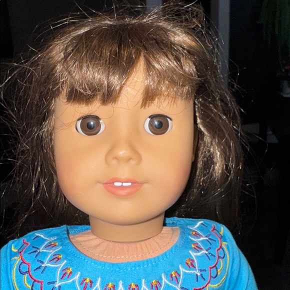 American girl doll with 2 shirts - Picture 2 of 7